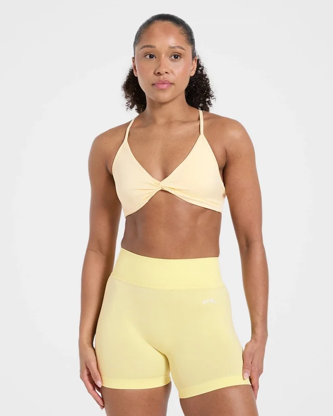 Essential Twist Crossback Sports Bra